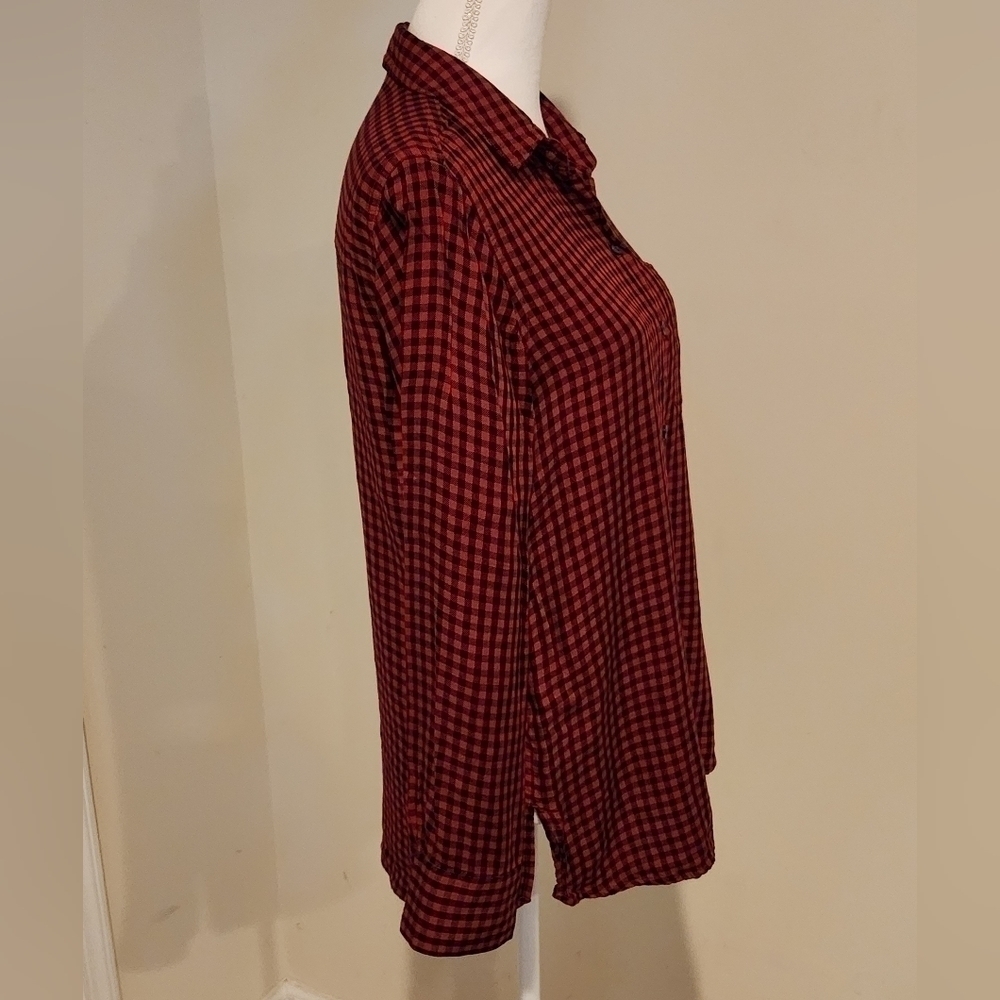 OLD Navy Women's Red and Black Plaid Button Down Shirt, size Medium - Picture 4 of 12
